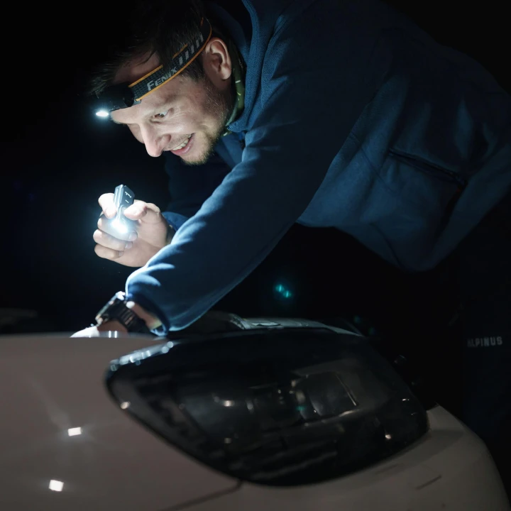 8876